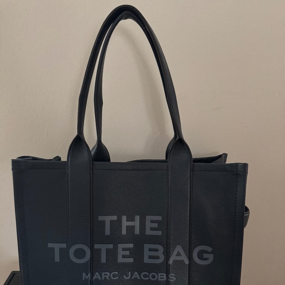 Marc Jacobs THE LEATHER LARGE TOTE BAG - Picture 3 of 6